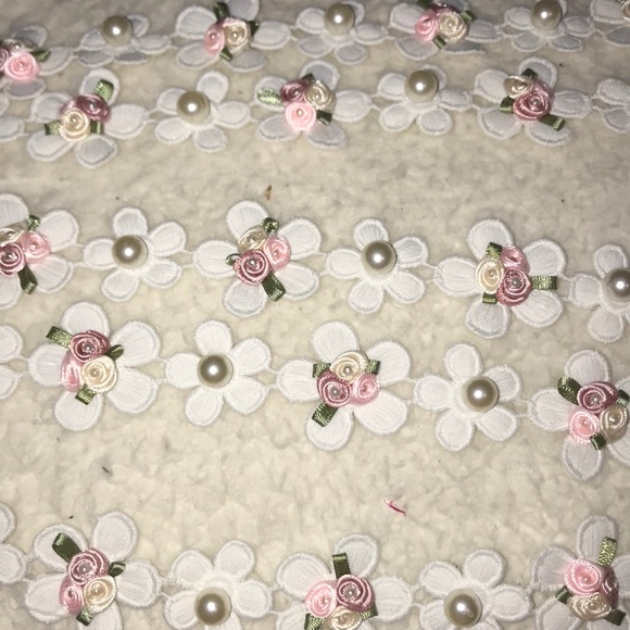New 1Yard of Pearl & Flower Appliqués - Picture 3 of 5